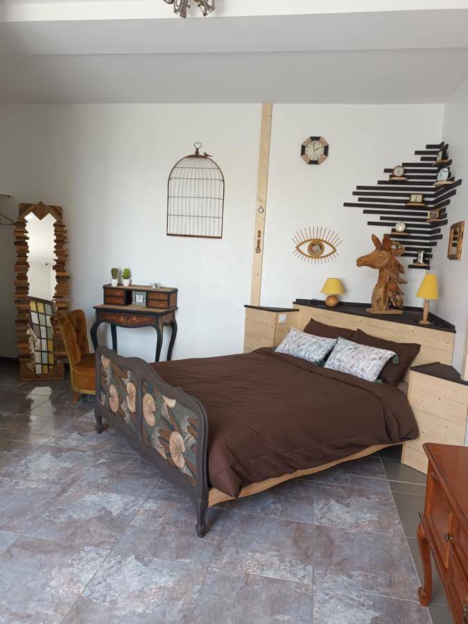 Gîte pour 2 personnes, avec jardin ainsi que piscine et vue dans Ombrée-d'Anjou - 4