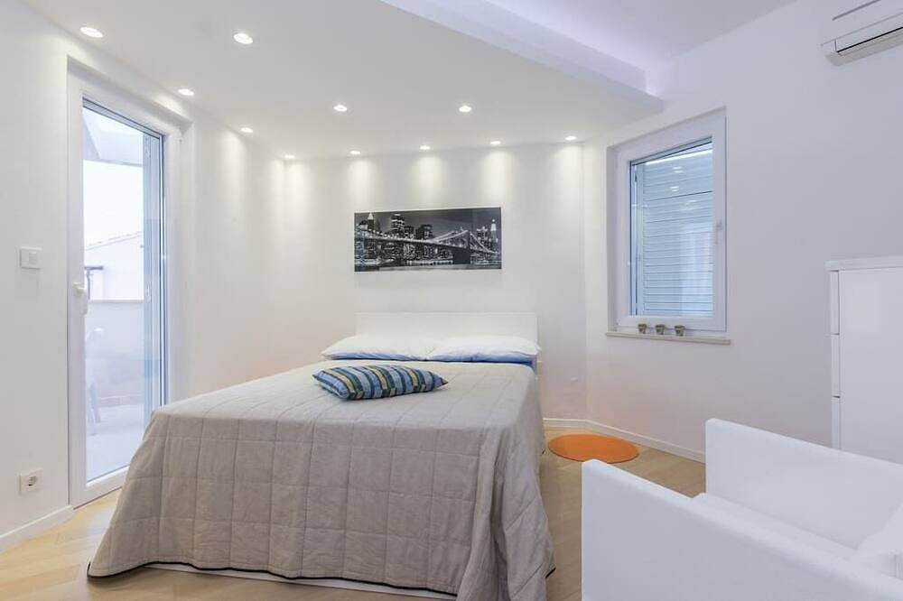 Luxury Villa White Rose with the Pool near Zrce Beach in Gajac, Pag