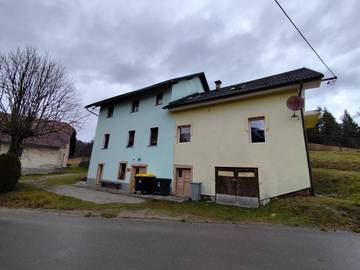 Gîte pour 4 personnes, avec terrasse ainsi que jardin et vue à Velike Lašče