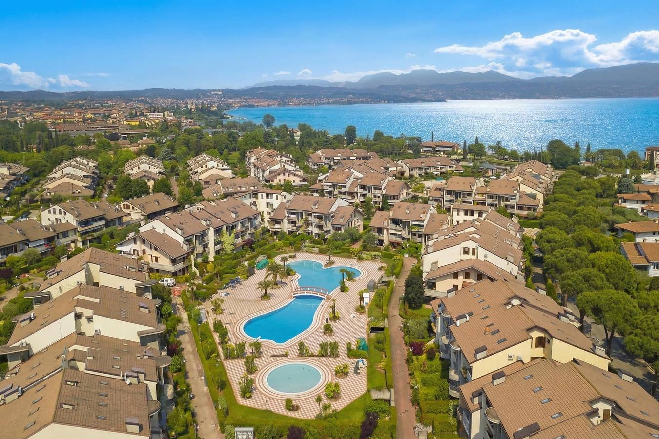 Entire apartment, Vistalago Green Residence 100m From Lake in Rivoltella del Garda, Desenzano del Garda