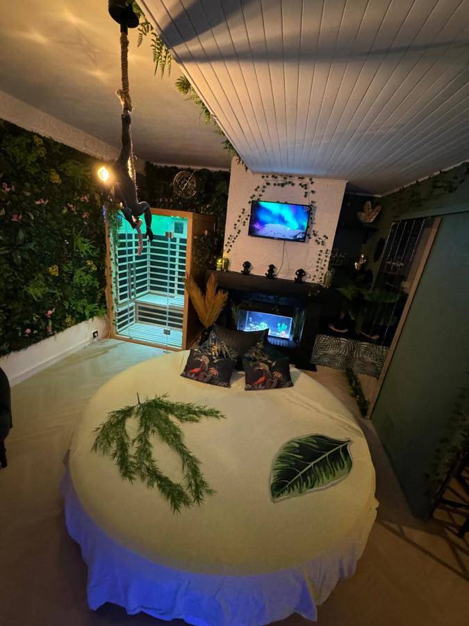 Gîte pour 2 personnes, avec jacuzzi et sauna à Vaulx-en-Velin - 2