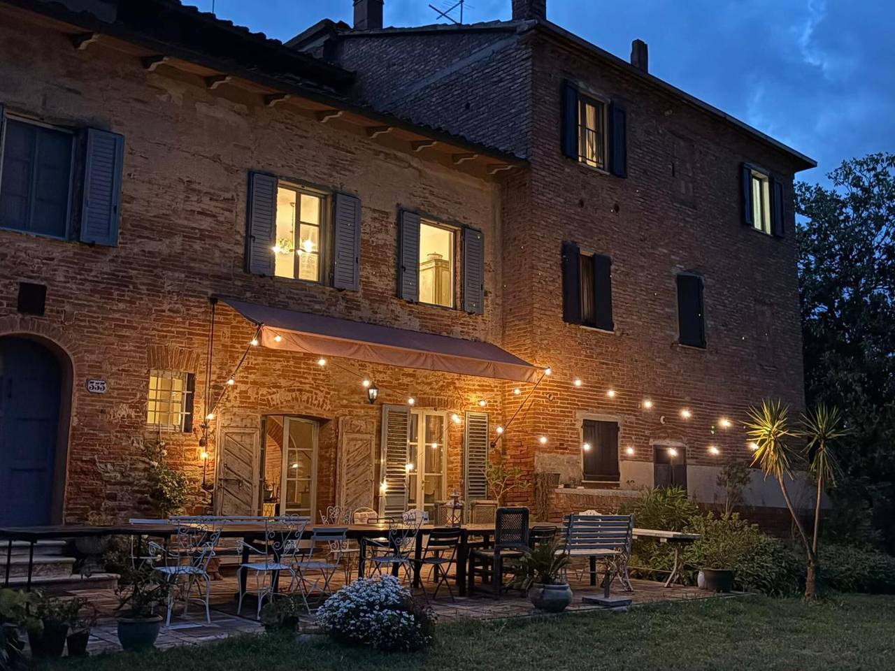 Ganze Wohnung, Apartment 'Di Sotto' mit Gemeinschaftspool, gemeinsamer Terrasse und Wlan in Sinalunga, Chianti