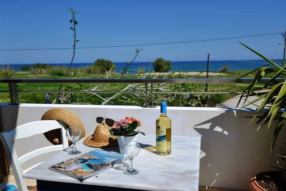 Een 3 slaapkamer strandhuis met zwembad, bbq 150 meter van het strand! in Pigianos Kampos, Rethymno en omgeving