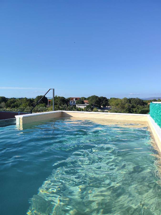 Ferienwohnung für 7 Personen, mit Whirlpool und Pool sowie Garten