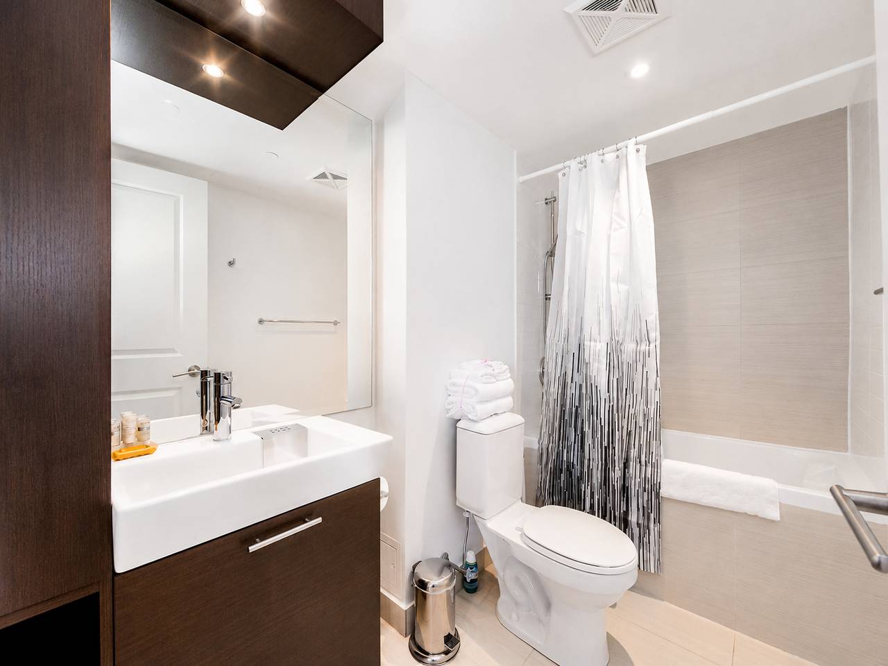 Hel semesterlägenhet, Downtown Toronto 2 Bedroom Suite near Business district, U of T, Uhn Hospitals in Toronto, Ontariosjön (Kanada)