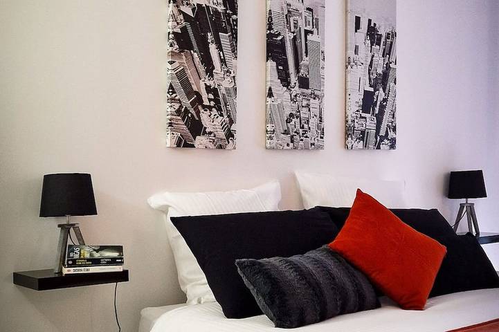Entire apartment, L'Indus 3* Netflix, Disney+, Wifi, Coeur de Bastide in Villefranche-de-Rouergue, Aveyron