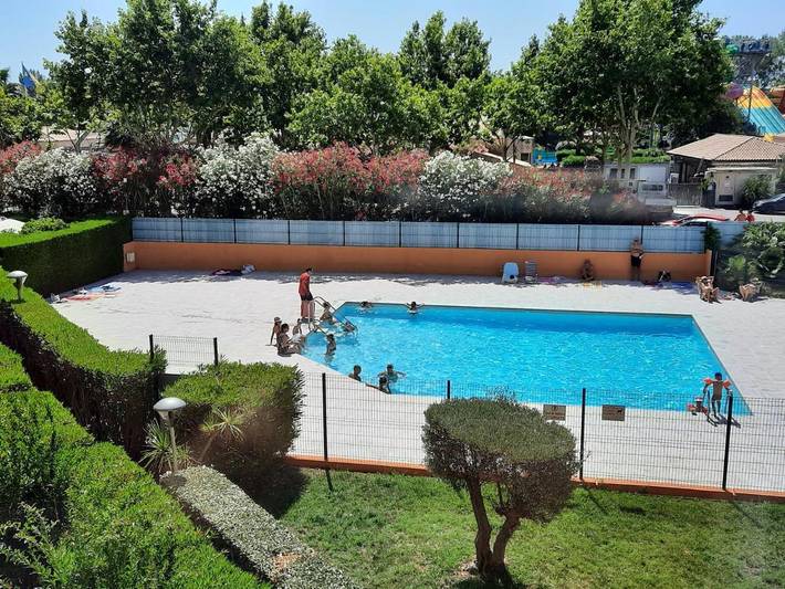 Appartement de vacances pour 4 personnes, avec vue ainsi que terrasse et piscine