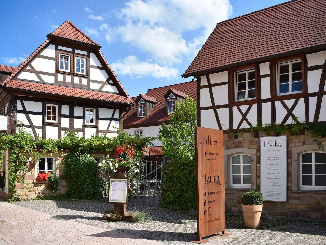 Landhotel Hauer - Wohlfühl Doppelzimmer in Pleisweiler-Oberhofen, Südliche Weinstraße