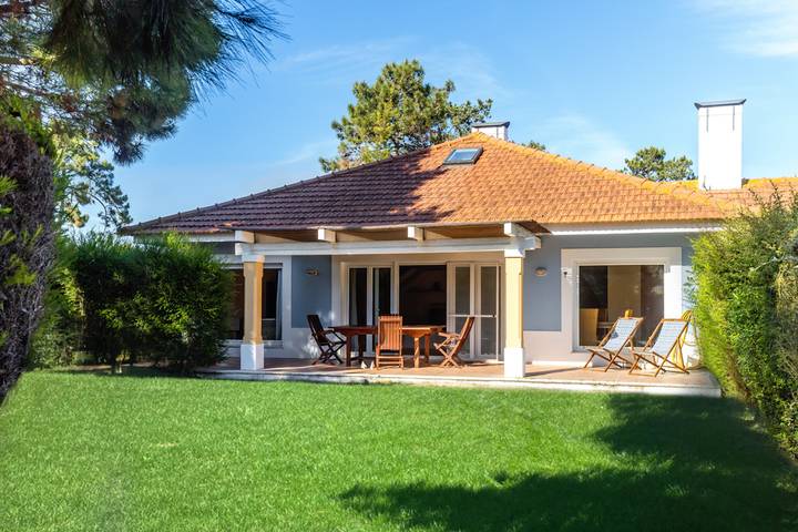 Villa pour 7 personnes, avec Balcon et Terrasse ainsi que Jardin et Piscine à Comporta
