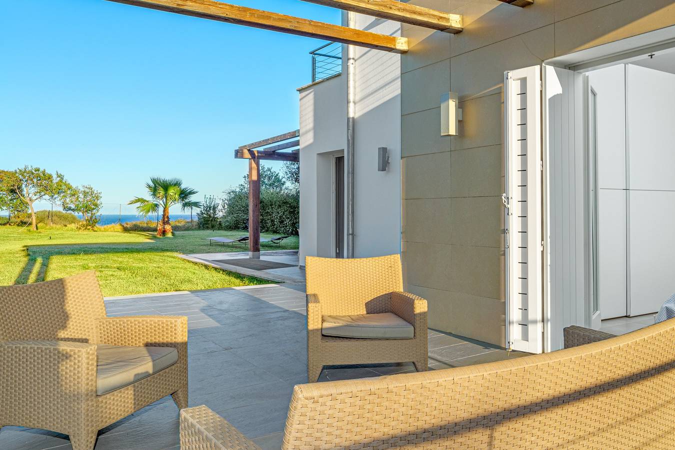 Appartamento intero, Spazioso appartamento "Villa Marconi 6" con vista mare, terrazza privata e giardino in Golfo Aranci, Costa Smeralda