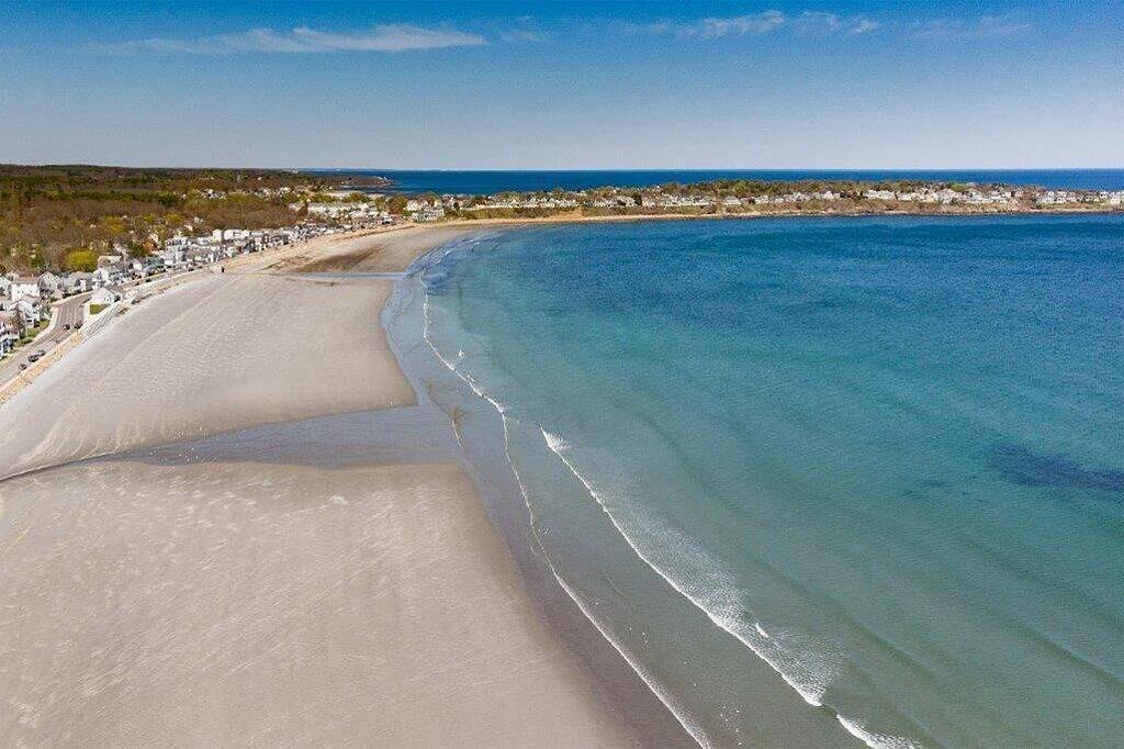 Cozy Cottage with a Bubbly Hot Tub by \"Nubble\" Lighthouse in York Beach, Cape Neddick