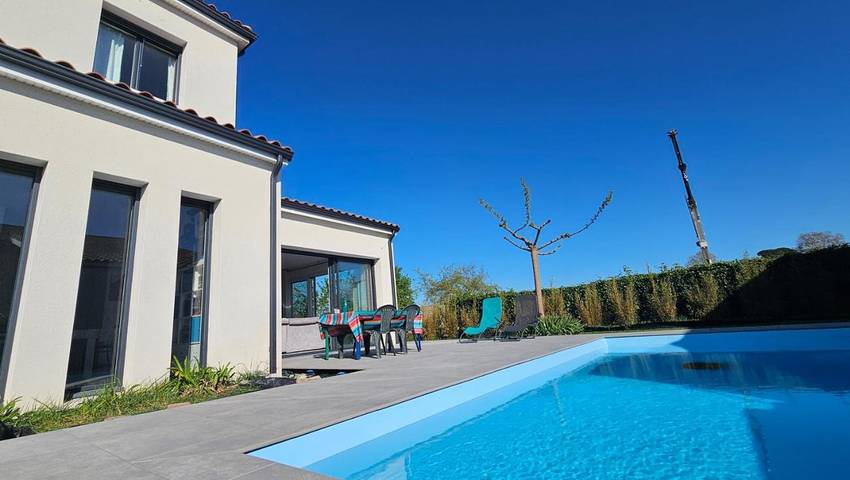 Location de vacances pour 8 personnes, avec Terrasse ainsi que Jardin et Piscine à Launaguet - 3