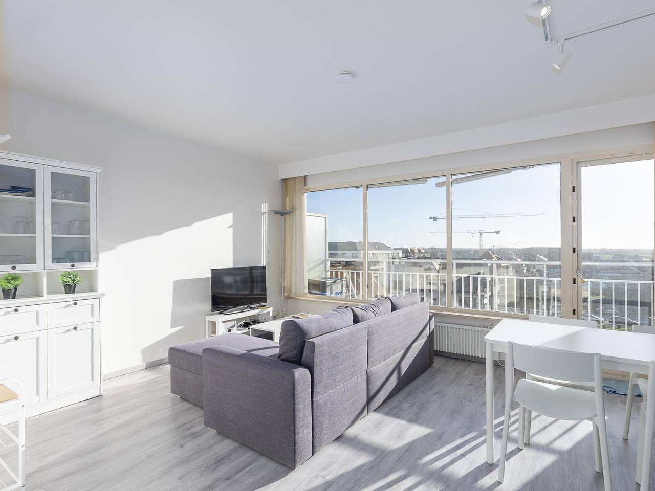 Studio moderne et rénové avec vue dégagée. in Middelkerke, Côte belge