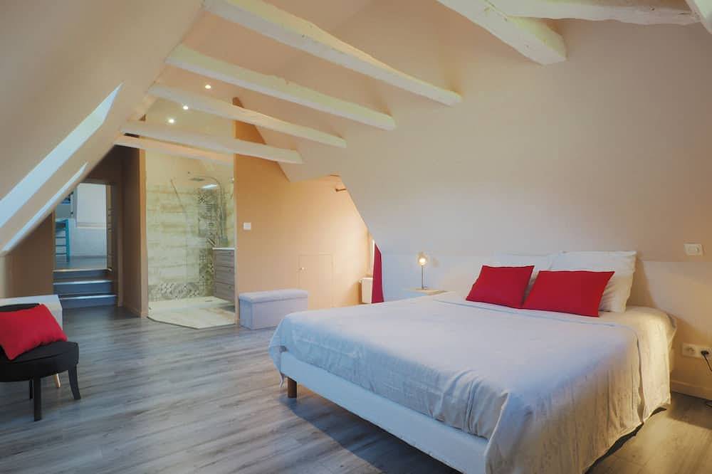 Maison de campagne 8 personnes tout confort,grande piscine in Saint-Chamassy, Périgord