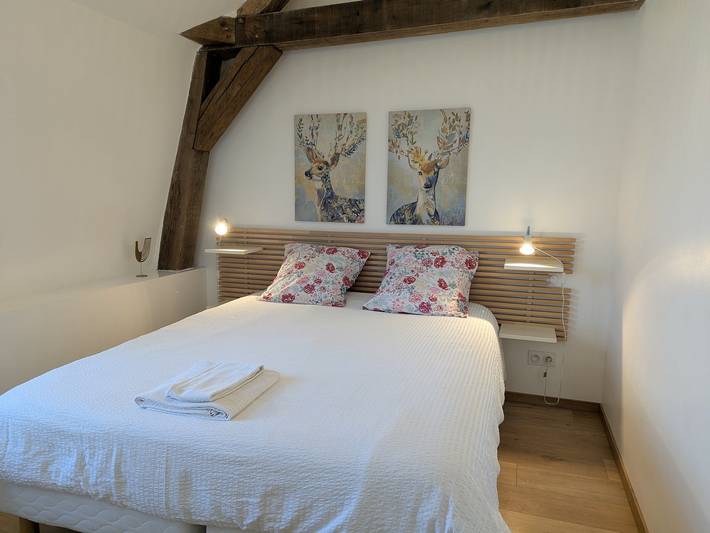 **Geräumiges renoviertes Ferienhaus für 6 Pers, privater Garten, in historischem Gutshof, Nähe Orléans** in Loury, Loire-Tal