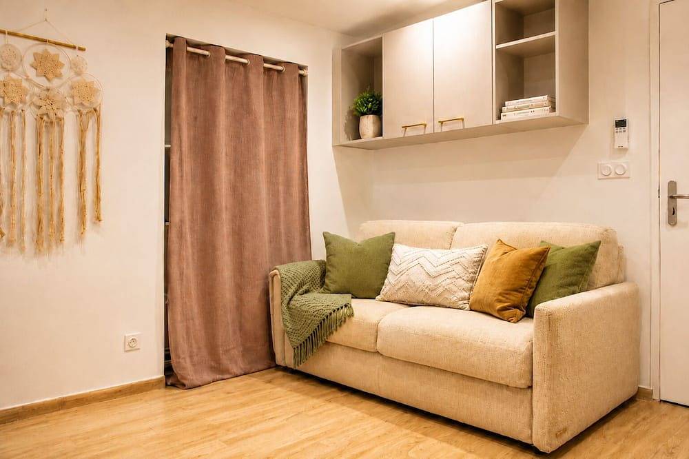 Appartement entier, Appart' Hôtel tout confort avec balcon in Tulette, Région de nyons