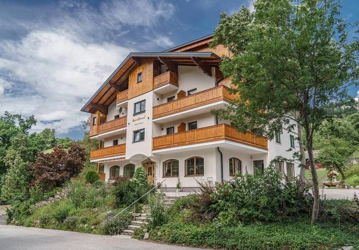 Ferienwohnung für 4 Personen, mit Balkon und Terrasse sowie Garten und Sauna