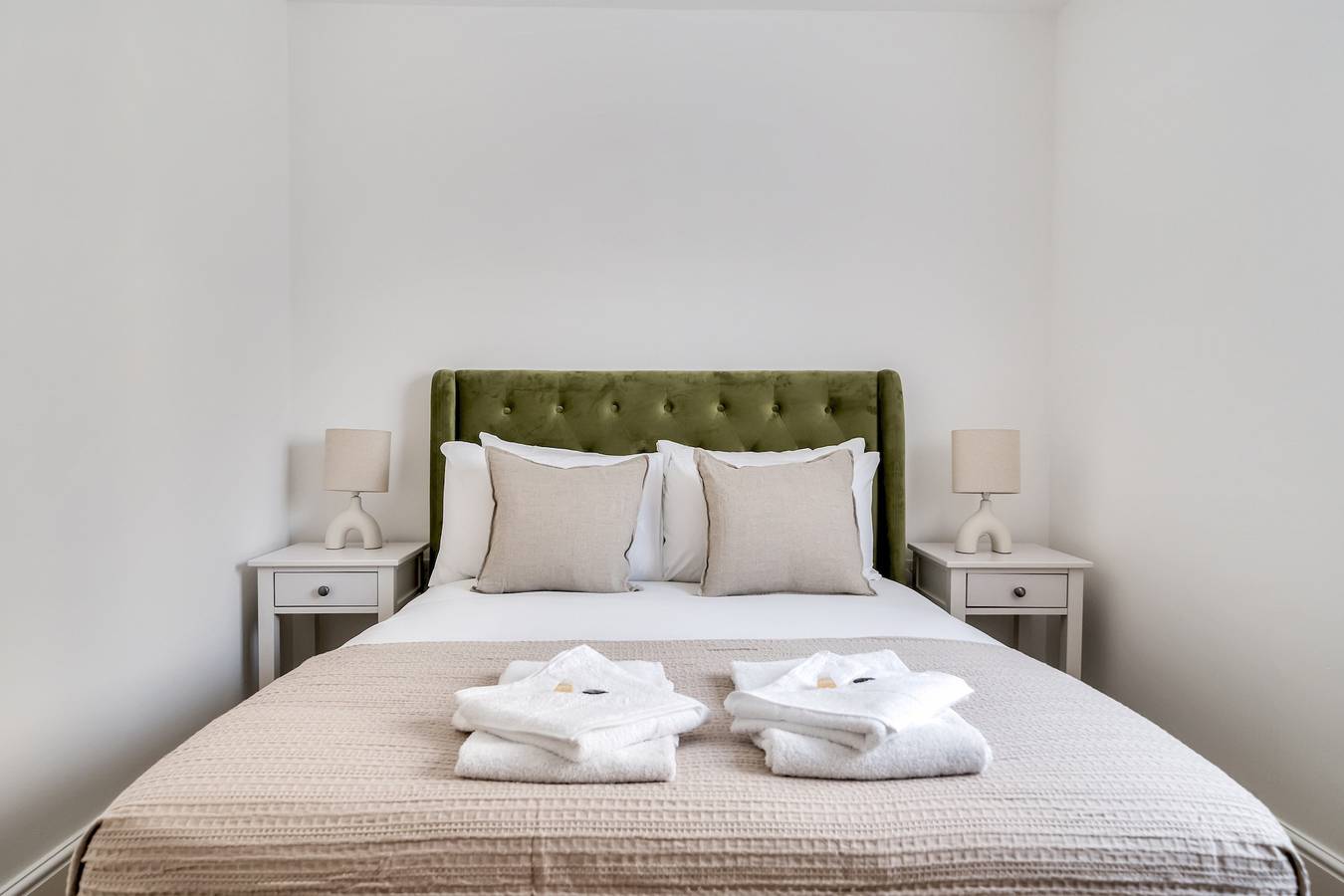 Entire apartment, Stylish 2 Bed Apartment + Parking - Oxford - Pass the Keys in Risinghurst and Sandhills, Oxford
