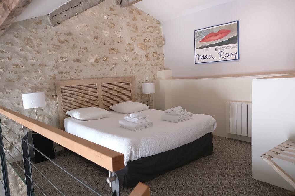 Chic, loft avec gîte accès a la piscine chauffe, idéal pour travail ou cocooning in Soyaux, Charente