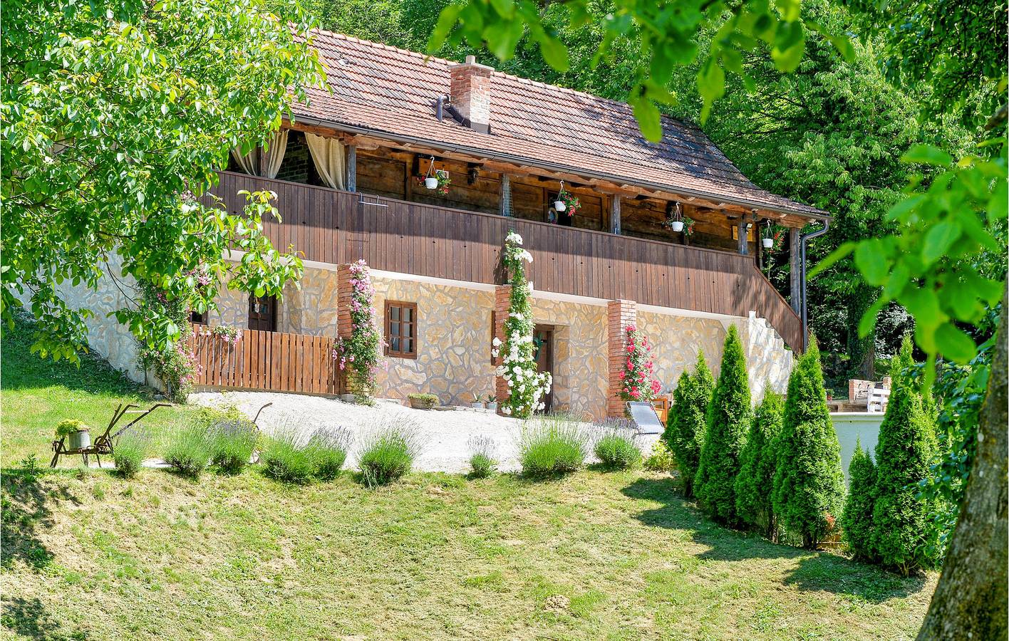 Ferienhaus für 12 Personen mit Terrasse in Varazdin