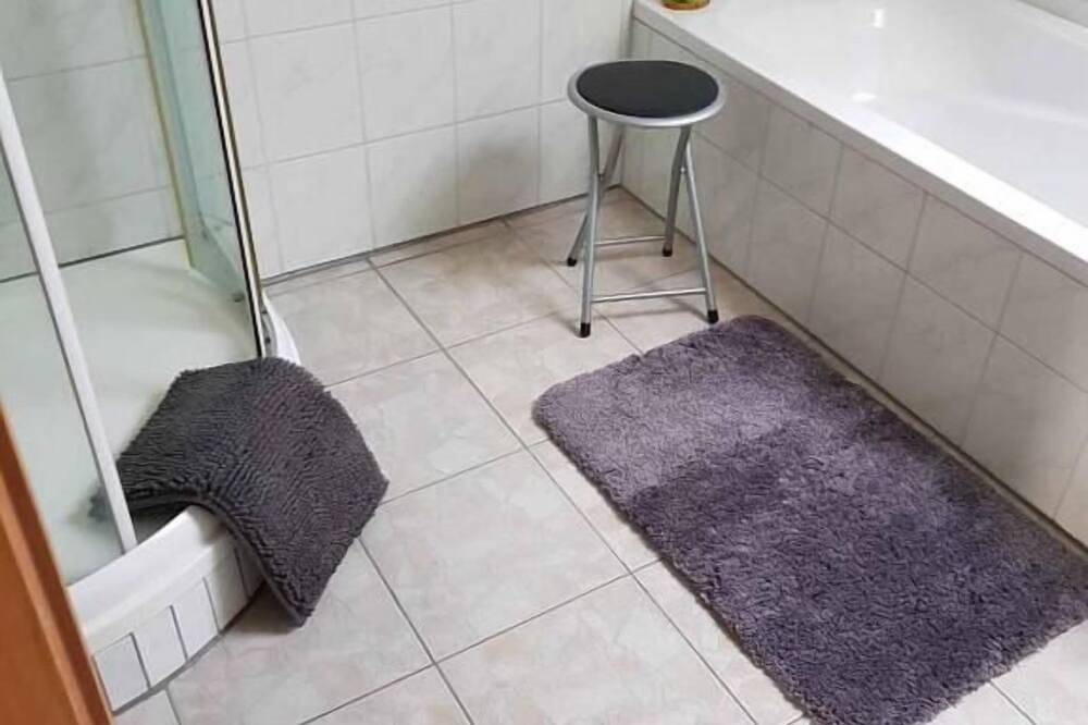 Ganze Wohnung, Urlaub in ruhiger Lage mit Südbalkon mit Blick auf den Bayerischen Wald in Mauth, Ostbayern