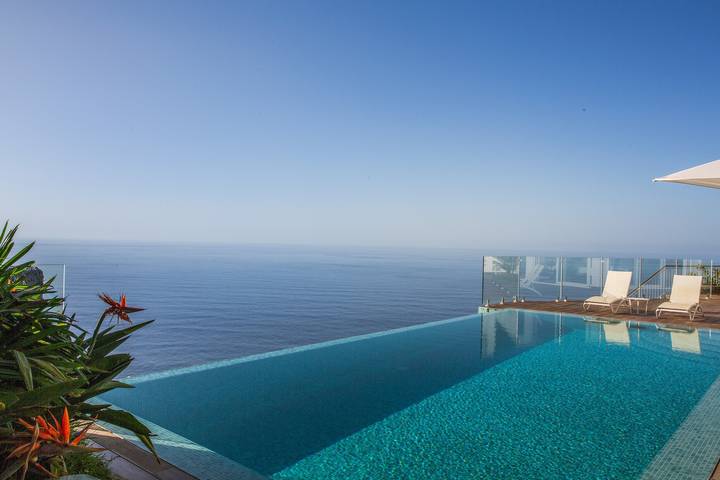 Villa 'Crystal Ocean Villa' with Sea View, Heated Pool & Wi-Fi in El Sauzal, North Tenerife