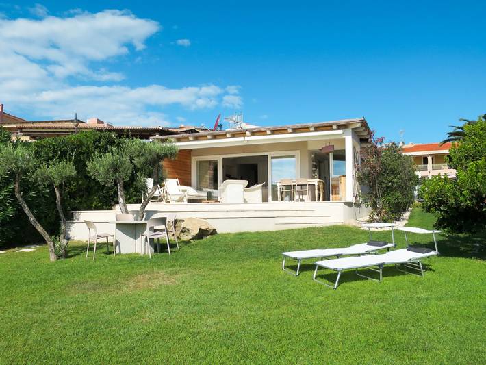Holiday home for 5 people, with terrace and garden, with pets in Sardinia
