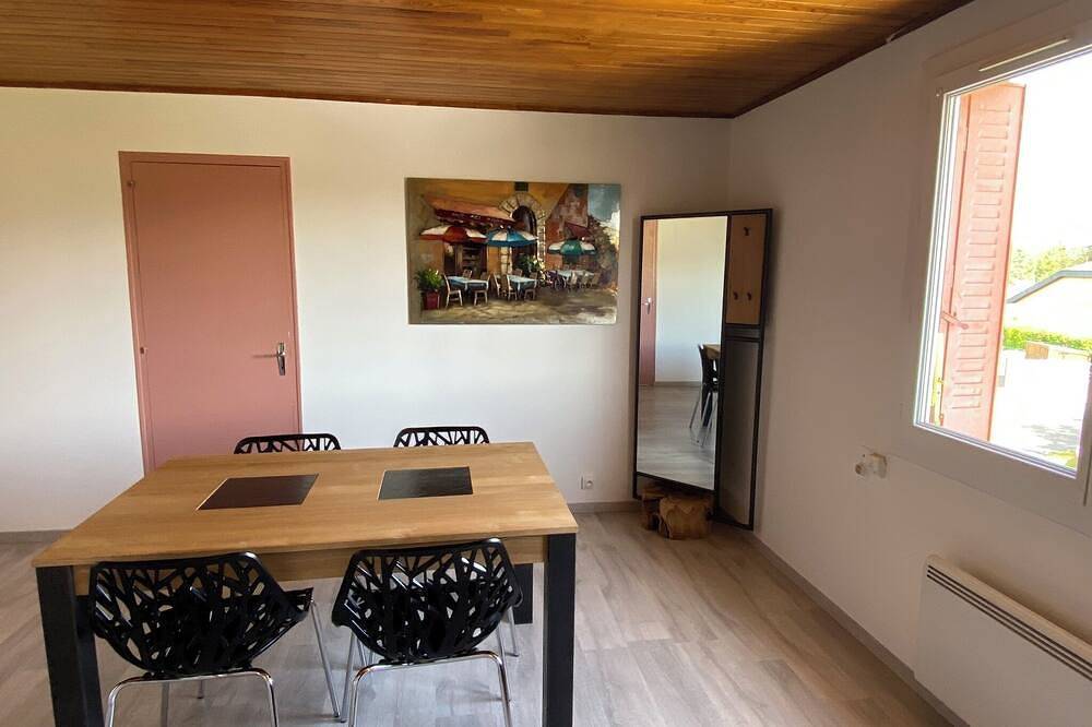 Appartement entier, Jura: Bi\"Ain\"venue entre Lacs et Rivières. Appartement dans maison individuelle in Pont-de-Poitte, Jura Francais
