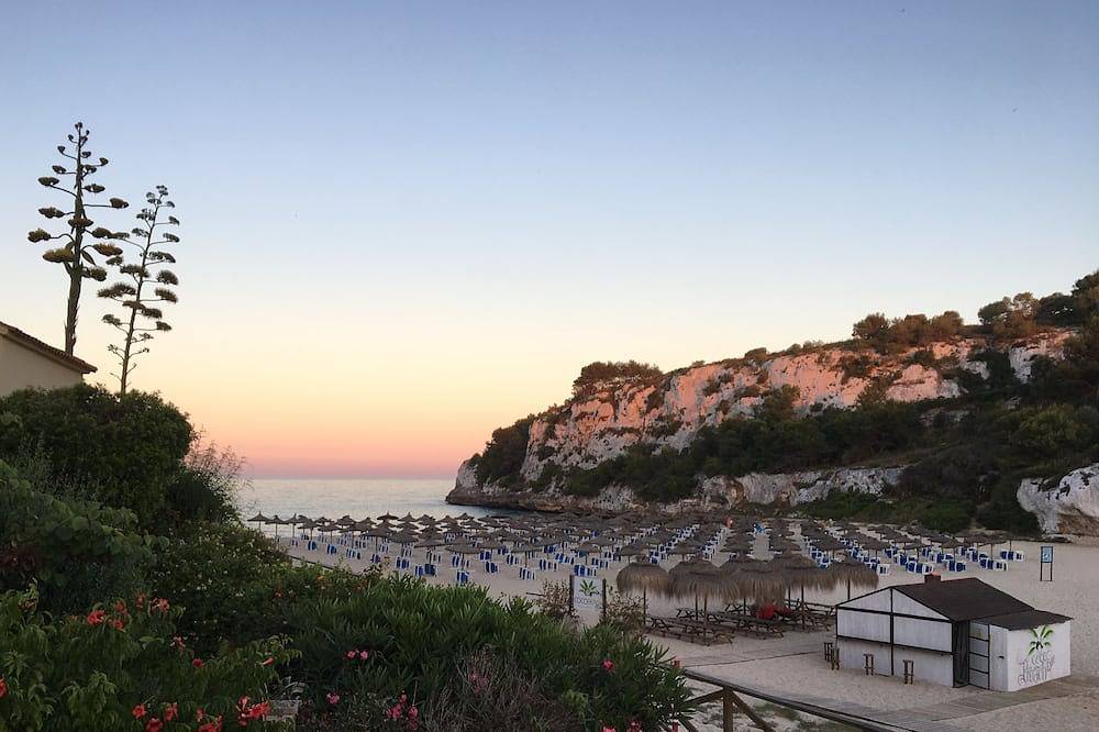 200 m vom Strand, Blick ins Grüne in Cala Romantica, Manacor