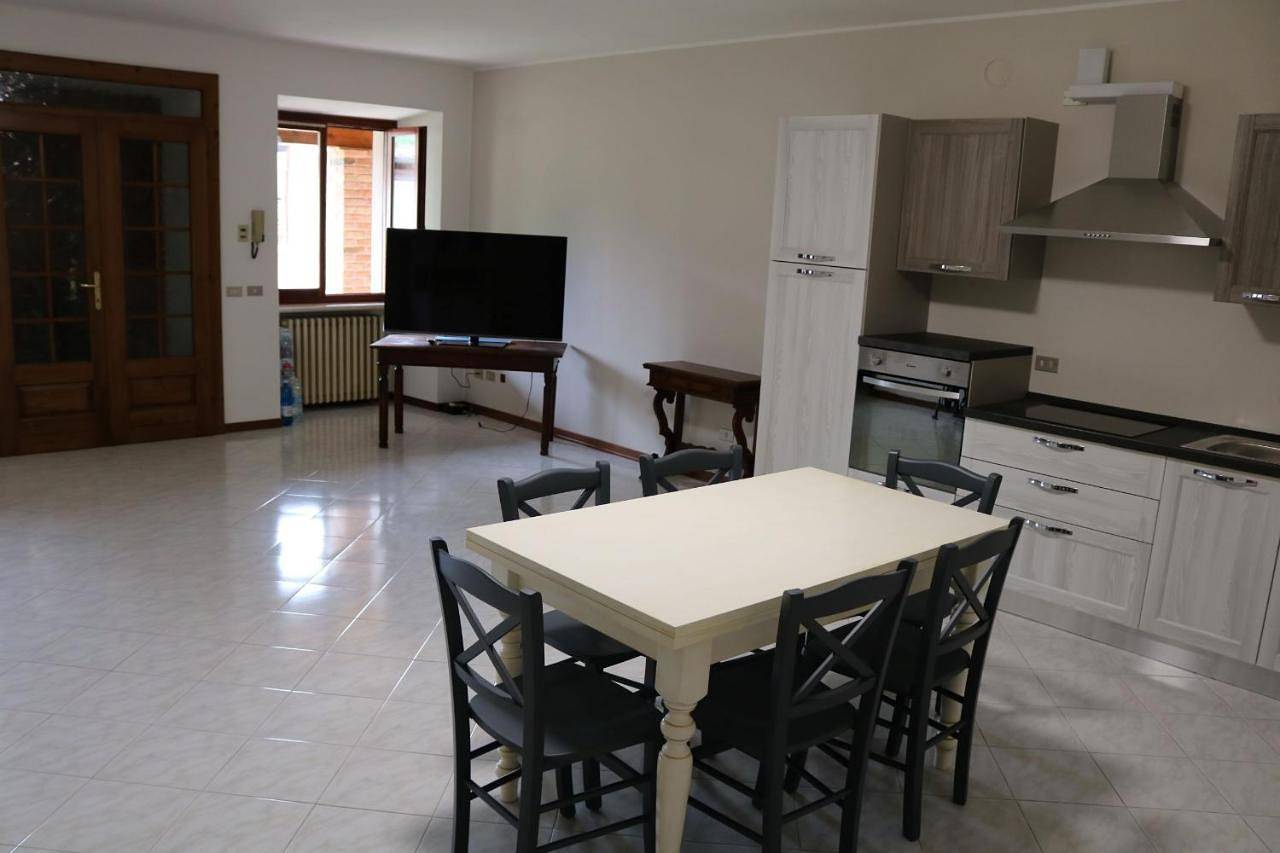 Ganze Wohnung, Two-Bedroom Apartment in Volta Mantovana, Mantua Provinz