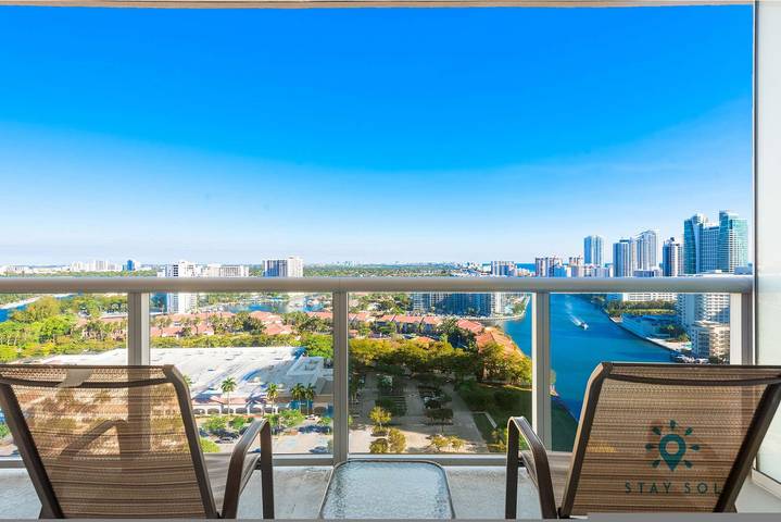 Vacation rental for 3 people, with terrace in Hallandale Beach