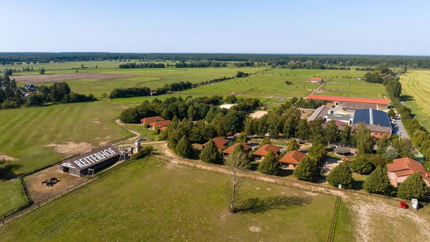 Bungalow für 16 Personen, mit Terrasse und Garten sowie Ausblick in Ribnitz-Damgarten