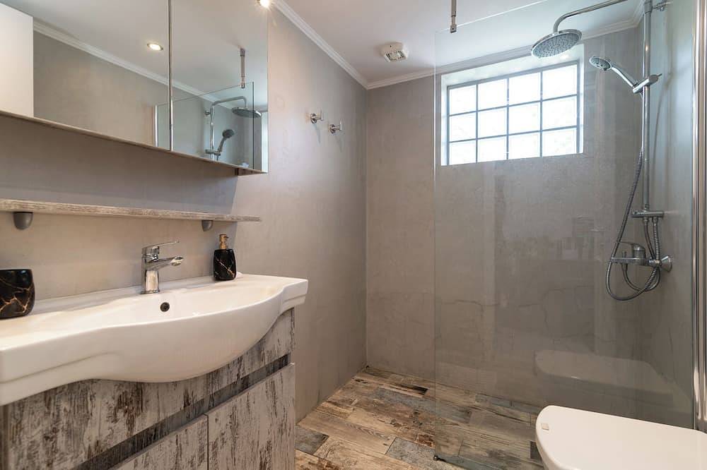 Entire apartment, Bungalow, 3 minutes walk from Kalamaki beach with private pool new for 2024. in Kalamaki, Zakynthos