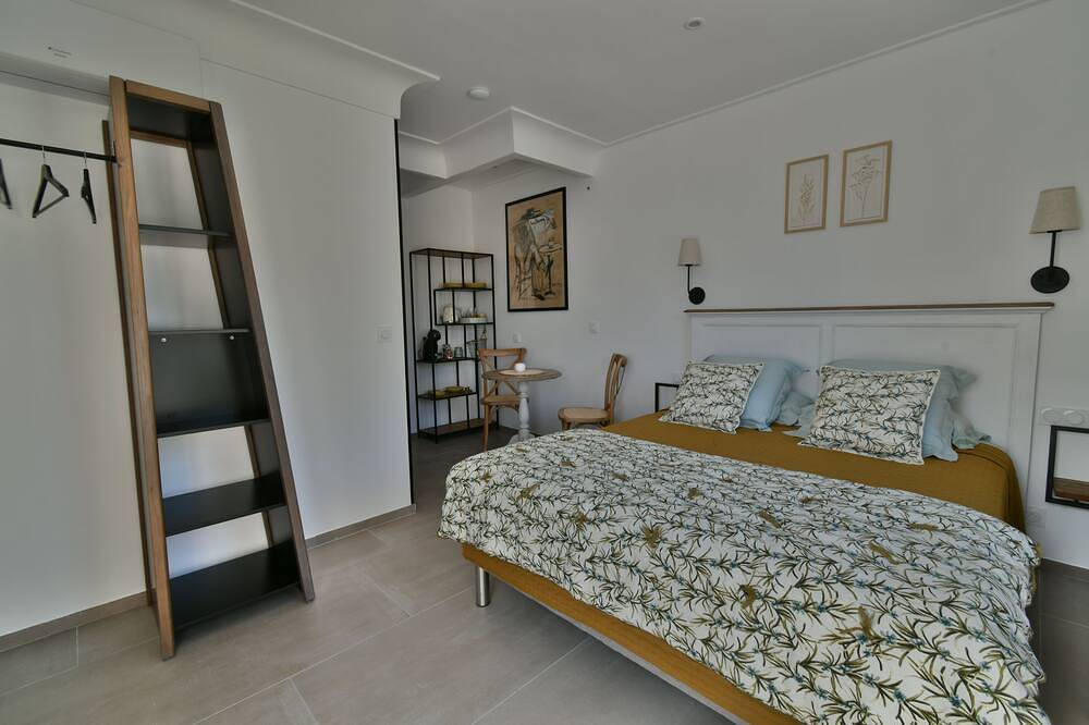 Chambre D'hôtes Une Nuit en Luberon in Puyvert, Parc naturel régional du Luberon
