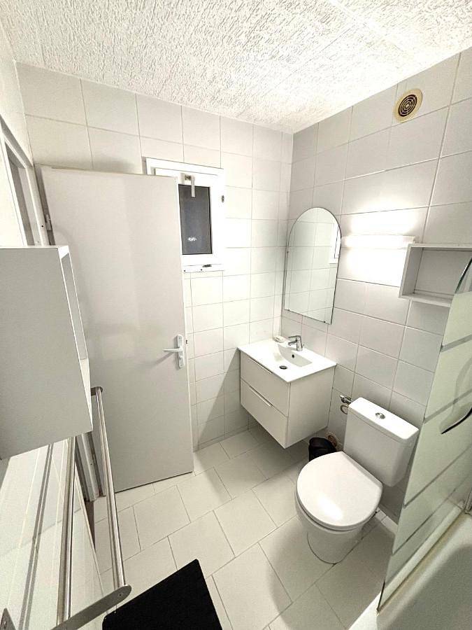 Gîte pour 4 personnes, avec balcon ainsi que vue et jardin dans Gare du Club Med Cocody - 2