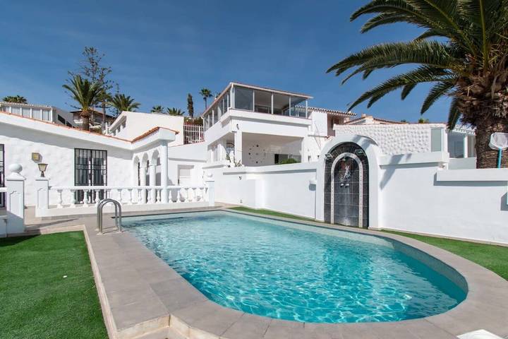 Villa pour 6 personnes, avec piscine et balcon/terrasse, adapté aux familles à Arona - 3