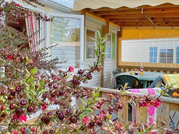 Camping Le Welcome - Mobilheim 6 personen - Mh 2Ch Vintage - Halbüberdachte Terrasse in Mesquer, Côte d'Amour