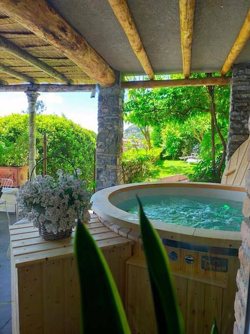 Appartamento intero, Il Monsignore - Finnish Woodenjacuzzi and Stunning Lake Views in Rovenna, Cernobbio