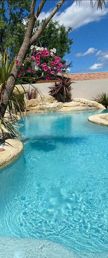 Cottage pour 11 personnes, avec vue ainsi que piscine et balcon à Le Teil
