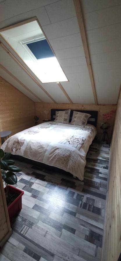 Hôtel pour 2 personnes, avec terrasse ainsi que jacuzzi et sauna dans Chamesol - 4