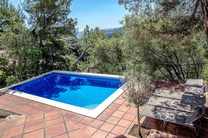 Casa rural para 14 personas, con piscina y jardín, Se admiten mascotas en Bajo Llobregat - 4