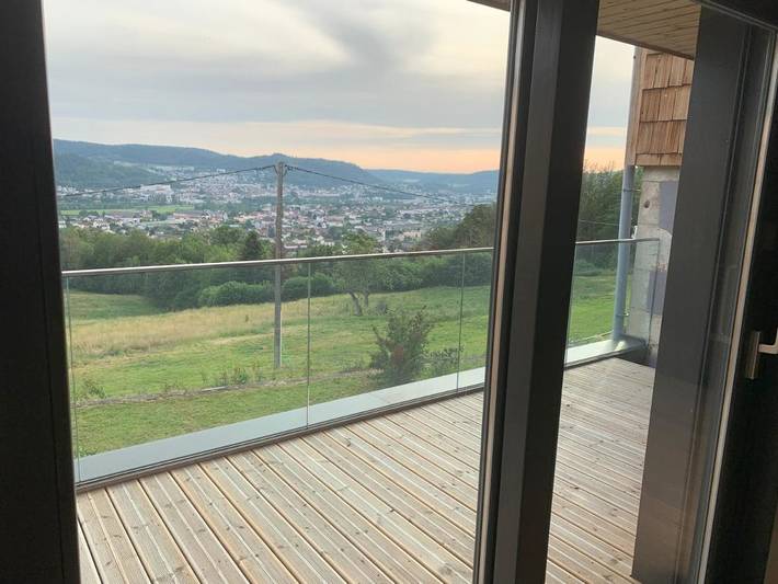 Location de vacances pour 7 personnes, avec Balcon ainsi que Terrasse et Vue à Saint-Étienne-lès-Remiremont