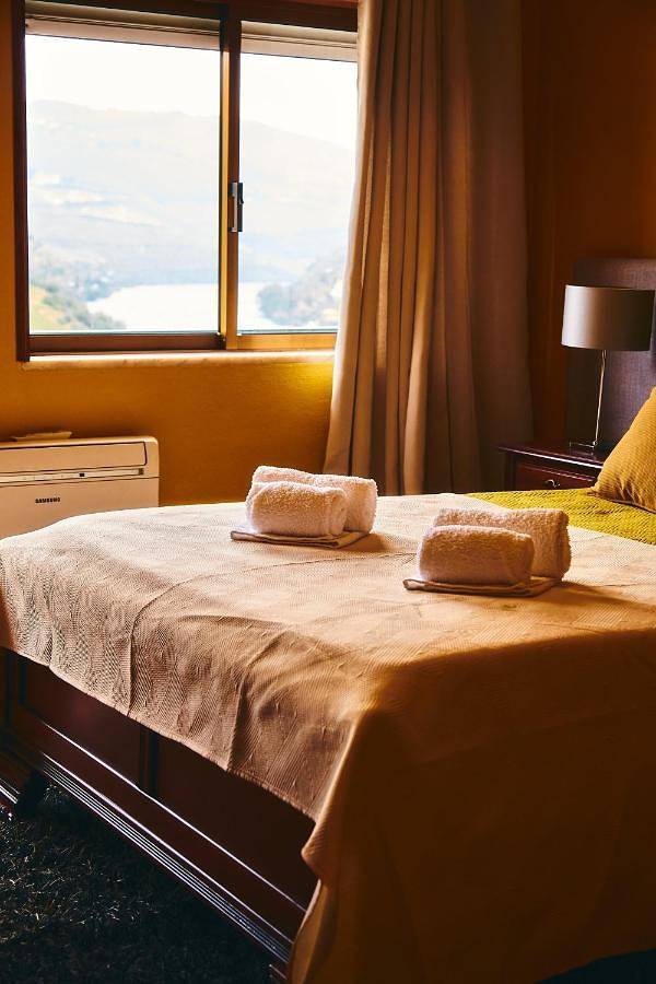 Chambre d’hôte pour 2 personnes, avec jardin et piscine ainsi que vue et terrasse à Pinhão - 4