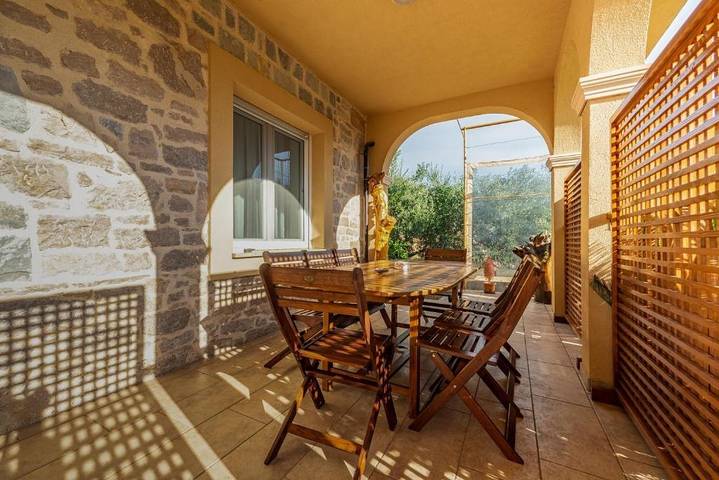 Ferienhaus in Ugljan mit Terrasse, Klimaanlage, W-Lan, Waschmaschine (4679-2) in Ugliano, Isola di Ugljan