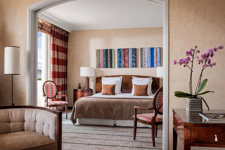 Hôtel pour 3 personnes, avec sauna ainsi que terrasse et piscine dans Office de Tourisme d'Antibes - 2