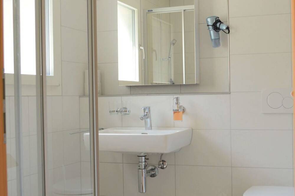 Ganze Wohnung, Stockli - Brunnen, (Brunnen). in Unterschönenbuch, Ingenbohl