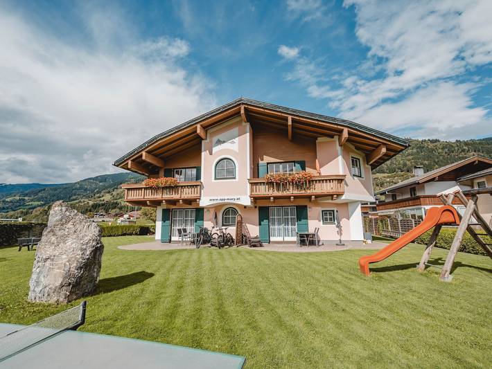 Ferienwohnung für 4 Personen, mit Garten und Ausblick sowie Sauna und Pool, mit Haustier in Piesendorf