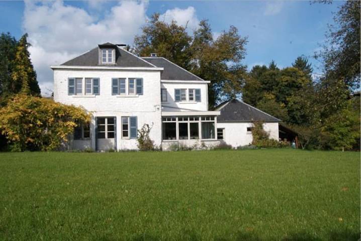 Villa pour 12 personnes, avec Terrasse ainsi que Jardin et Vue dans Resteigne