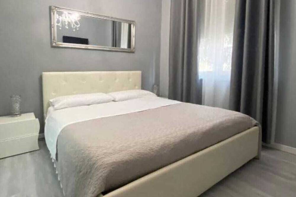 Entire apartment, Spacious Apartment in the Historic Center in Trento, Fleimstaler Alpen