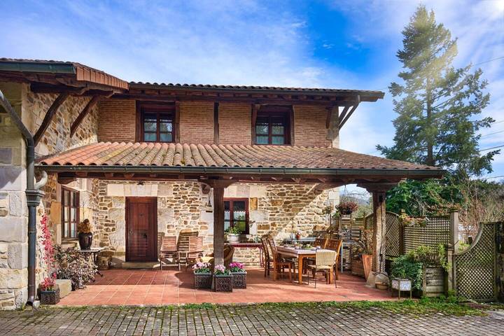 The Basque Experience by Fidalsa in Otxandio, Montagne Cantabriche